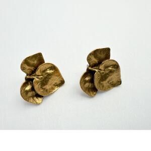 Vintage The Museum Company (TMC) Sculptural Leaf Cluster Earrings Matte Gold Ton